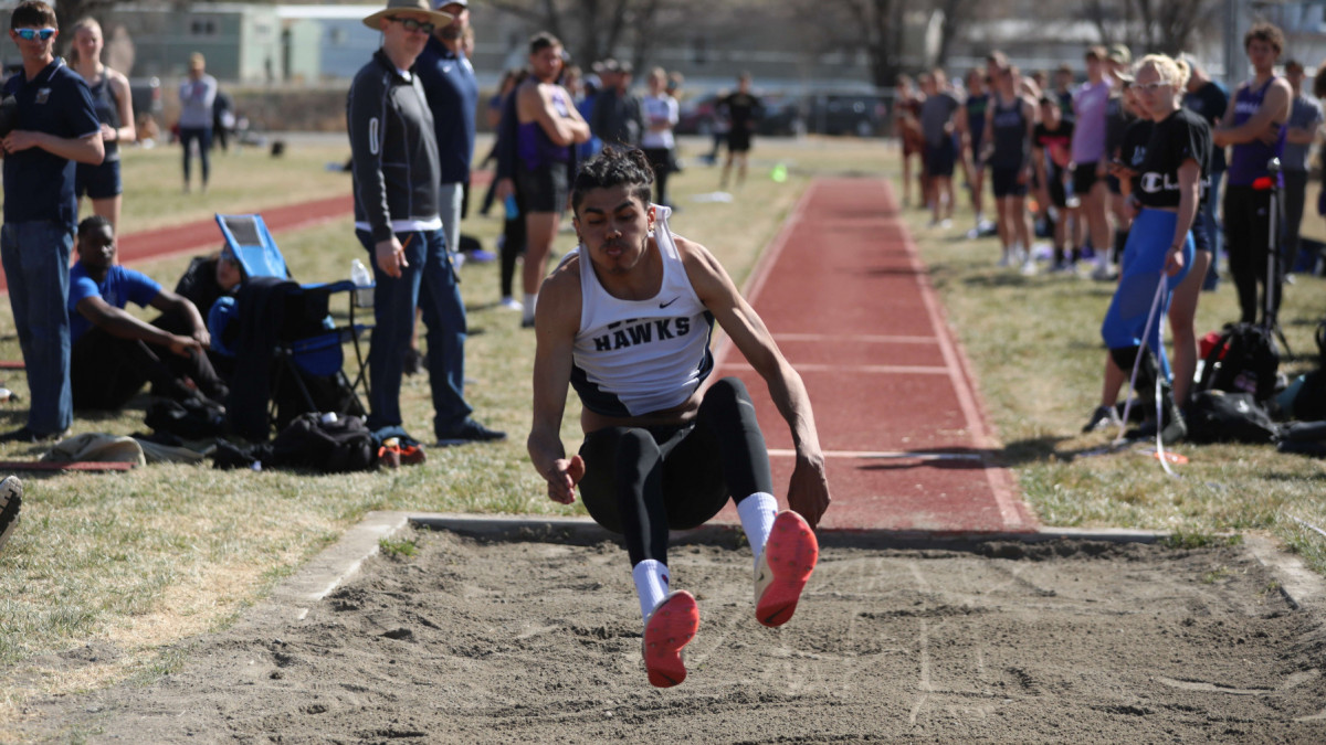 Men's outdoor track & field places fourth during Al Borke Open